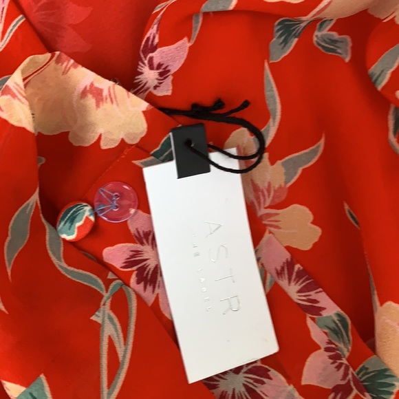 Pleated sleeve floral wrap top - Picture 5 of 7